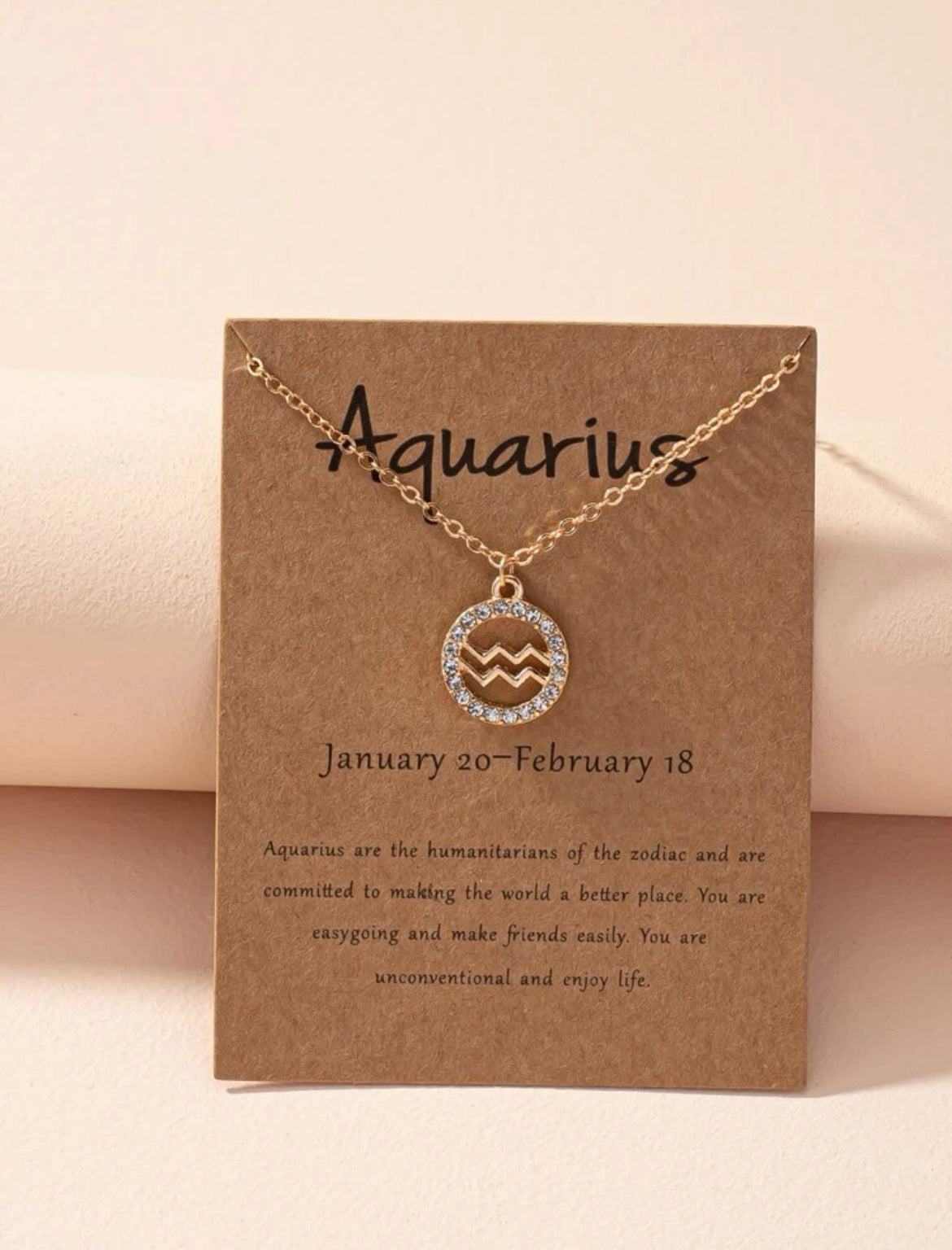 Tähtkujuga kaelakee, erinevad