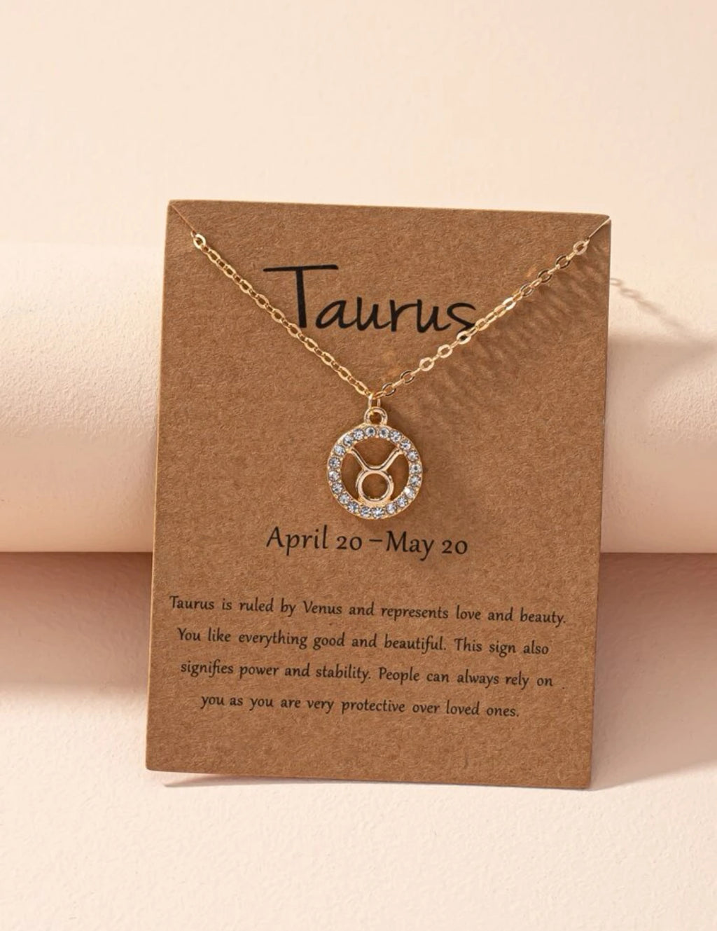 Tähtkujuga kaelakee, erinevad