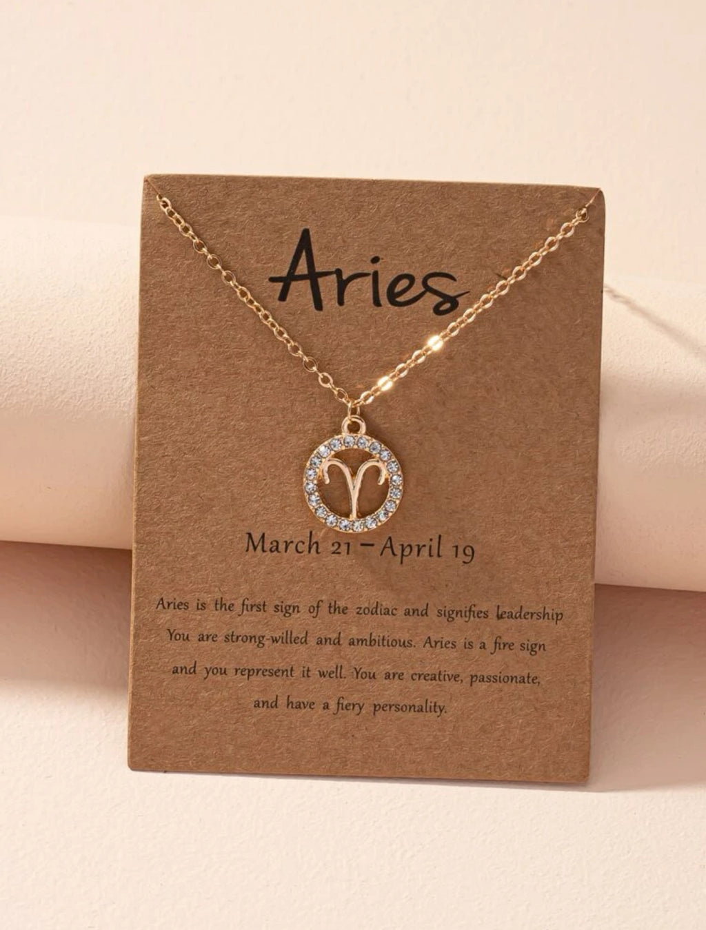 Tähtkujuga kaelakee, erinevad