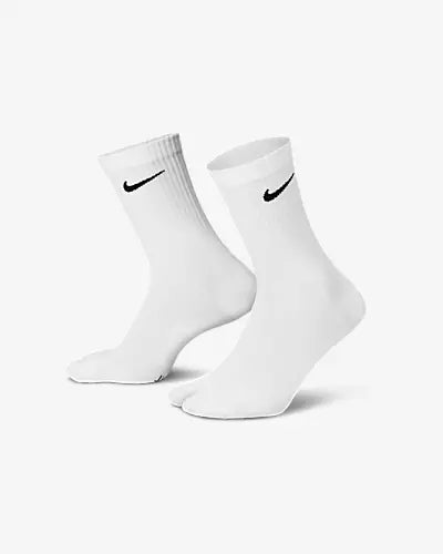 Kohe olemas! Pikasäärega Nike sokid, 2 paari