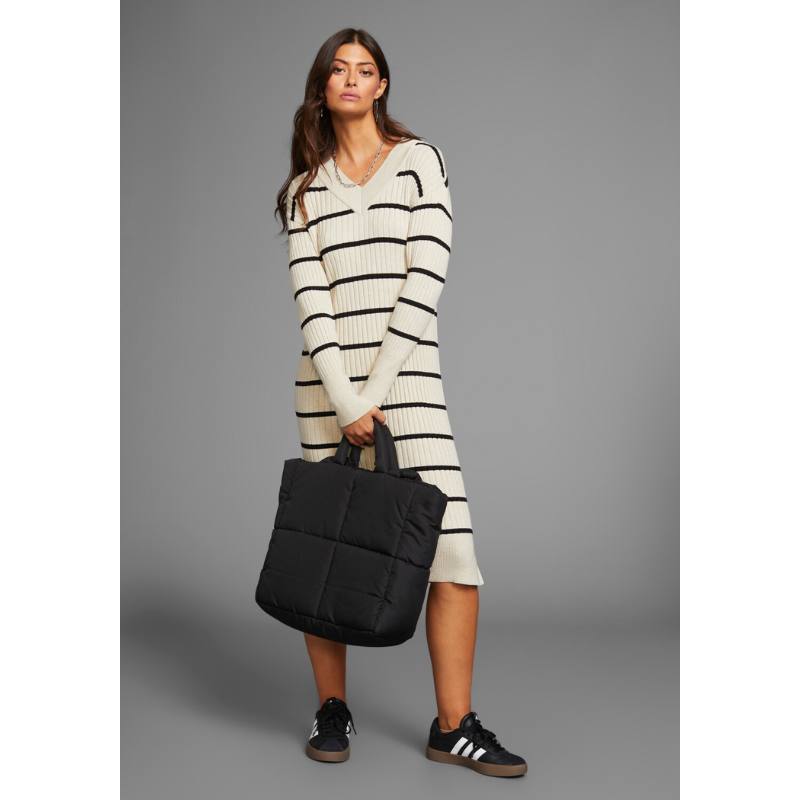 Kaunilt langev soonikkoes kleit brändilt Laura Scott