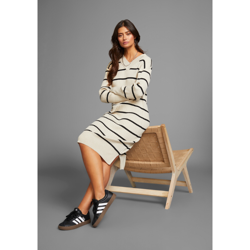 Kaunilt langev soonikkoes kleit brändilt Laura Scott