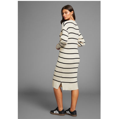 Kaunilt langev soonikkoes kleit brändilt Laura Scott